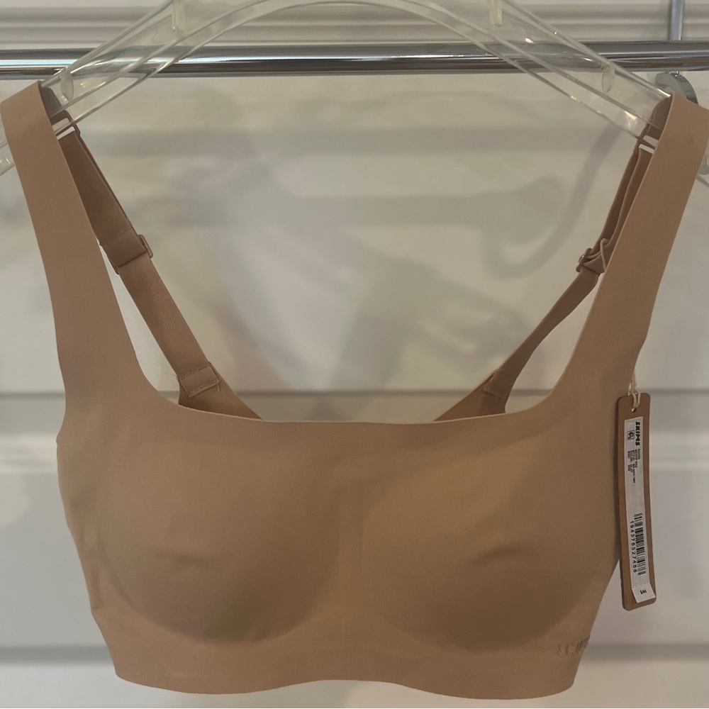 Skims SCOOP BRALETTE
SzXXS
- Latte